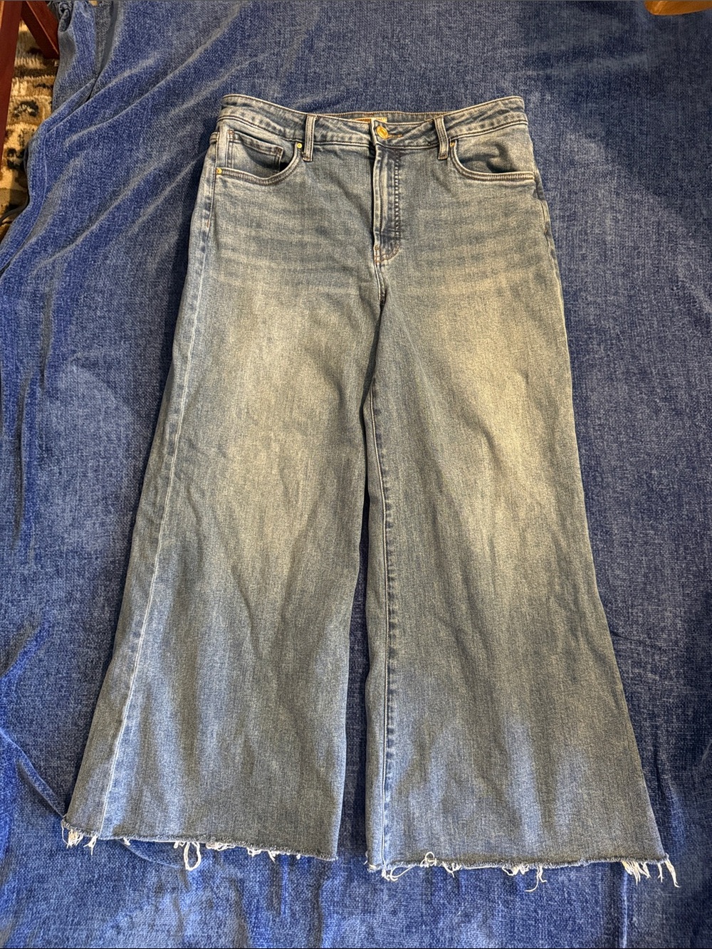 Kut from the Kloth Ryan High-Rise Super Wide Leg Crop Jeans in Medium Blue NWOT
